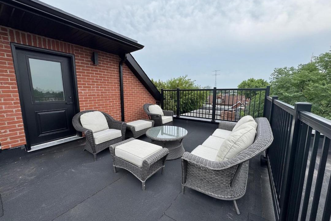 Dovercourt Park Apartment | Mins from Toronto Downtown UFT Exhibition Place
