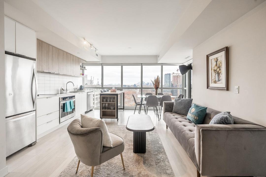 Flemingdon Park Apartment | Panoramic view Condo 2 BR 2 BA Free parking