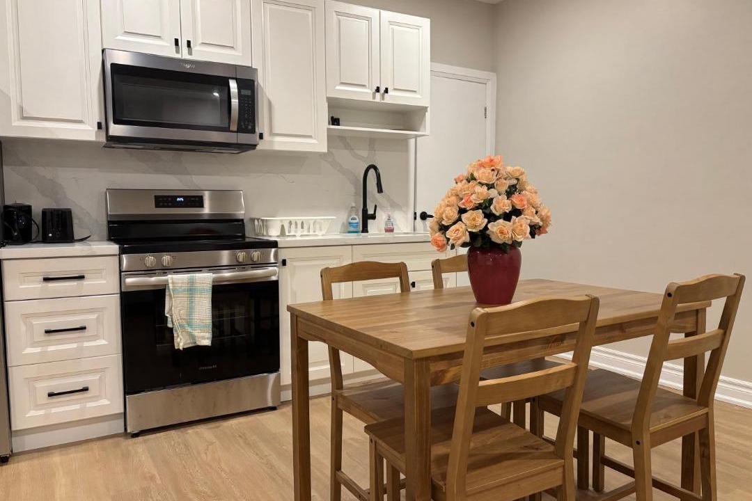 Old Town Apartment | Beautiful apartment DT Toronto