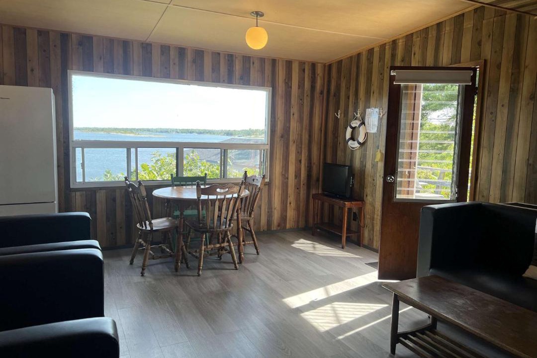 Carling House | 2-bedroom Waterfront Cottage in Georgian Bay - Rockwood #7