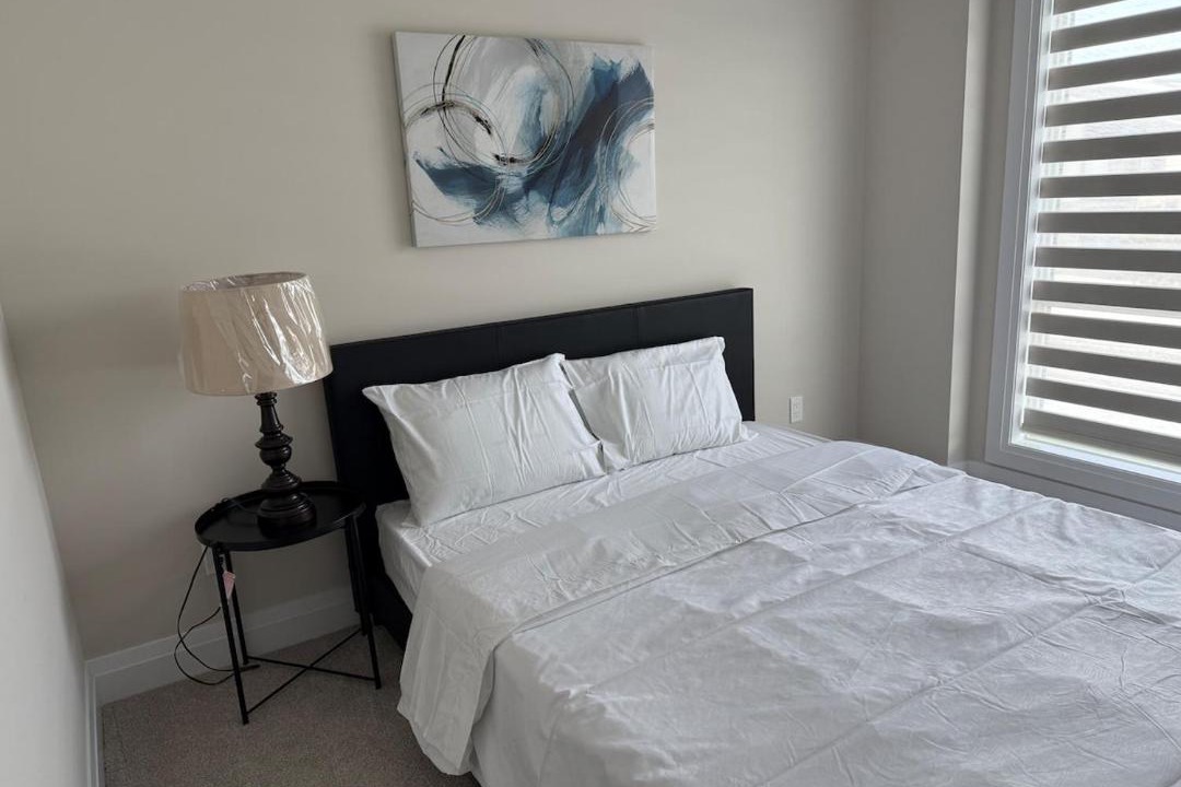London House | Cozy 3 Bedroom Townhome Hyde Park Mall & Western University