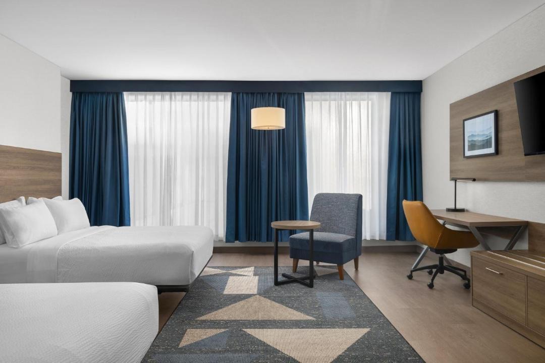 Saint-Laurent Hotel | Holiday Inn Express Montreal Airport - St-Laurent by IHG