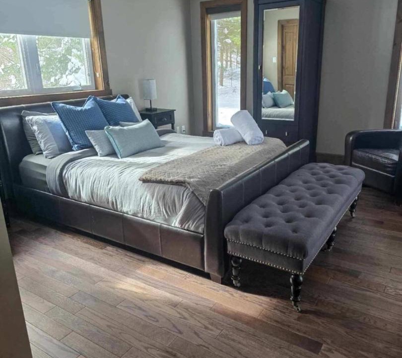St-Adolphe-d'Howard Ski Chalet | Prestige In Nature Hot tub 15min Ski resort Luxury Master Bedroom Wifi Games & more !