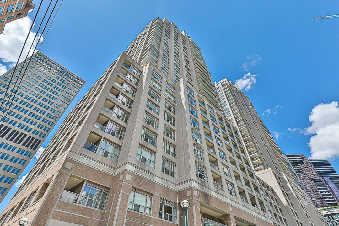 Bay Cloverhill House | Cozy 1BR Condo with Balcony and Parking