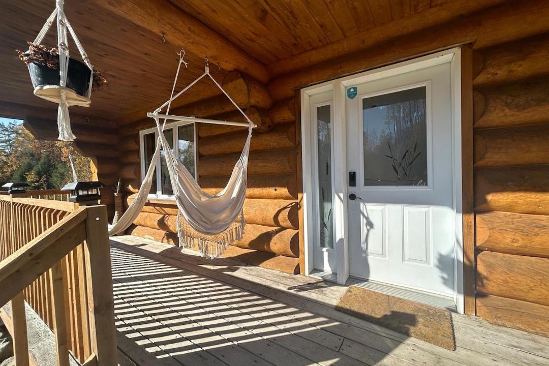 Val-des-Monts Ski Chalet | Casa Madera Chalet