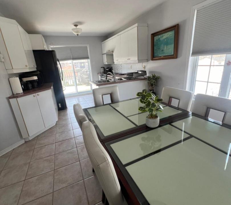 Brossard Apartment | Condo de charme familial