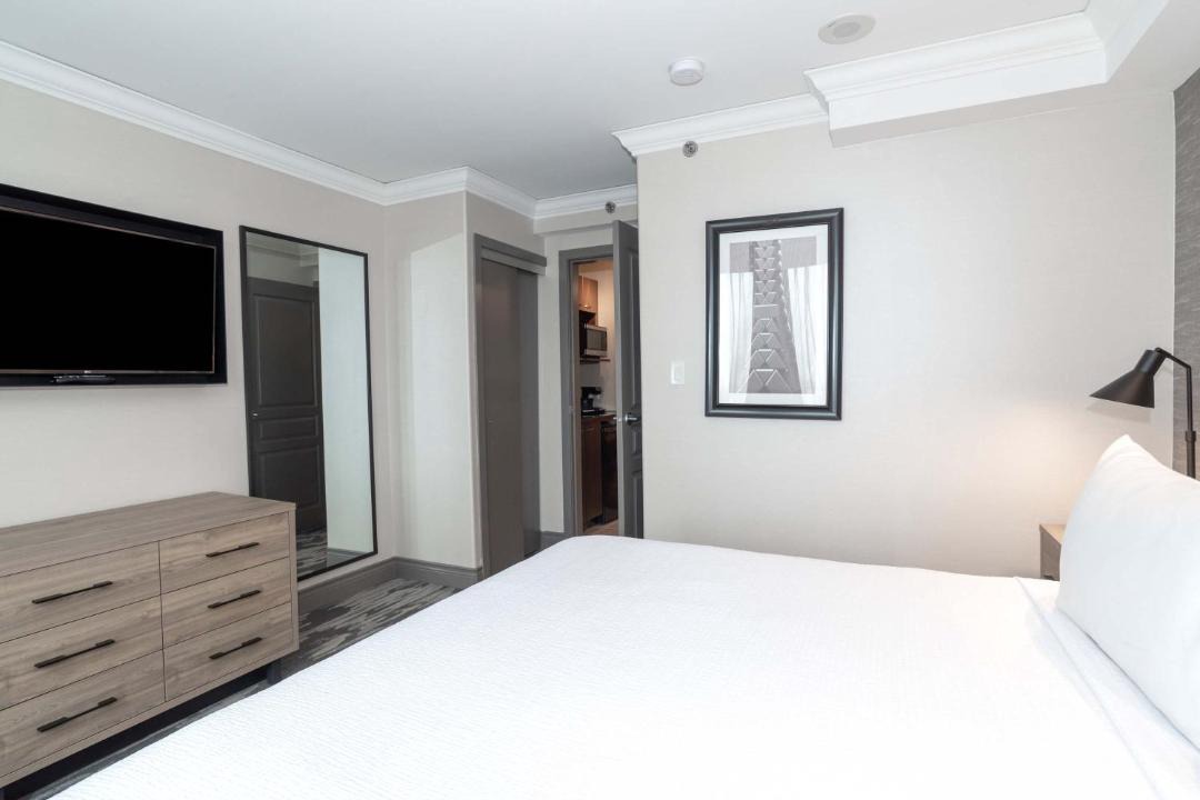 Etobicoke Hotel | Sandman Signature Toronto Airport Hotel