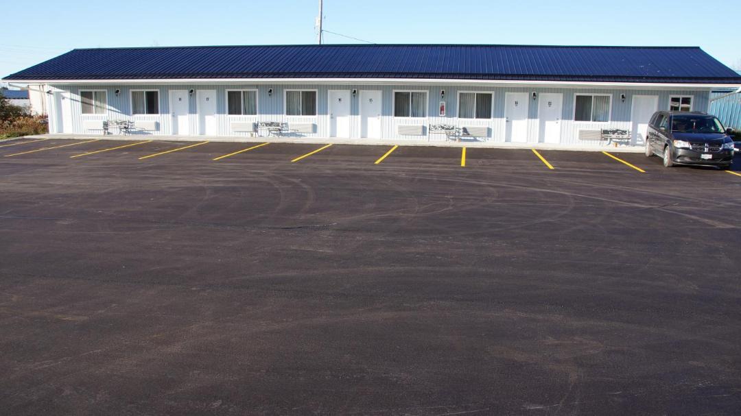 Otonabee-South Monaghan Hotel | Robyn's Motel