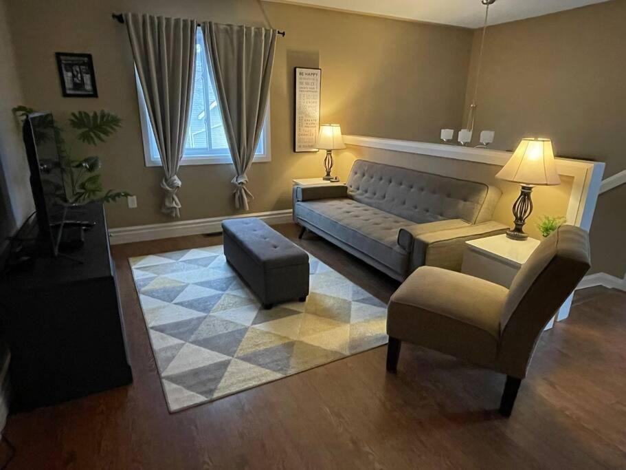 Chatham-Kent Apartment | Cozy 2 bedroom home in Chatham - left side