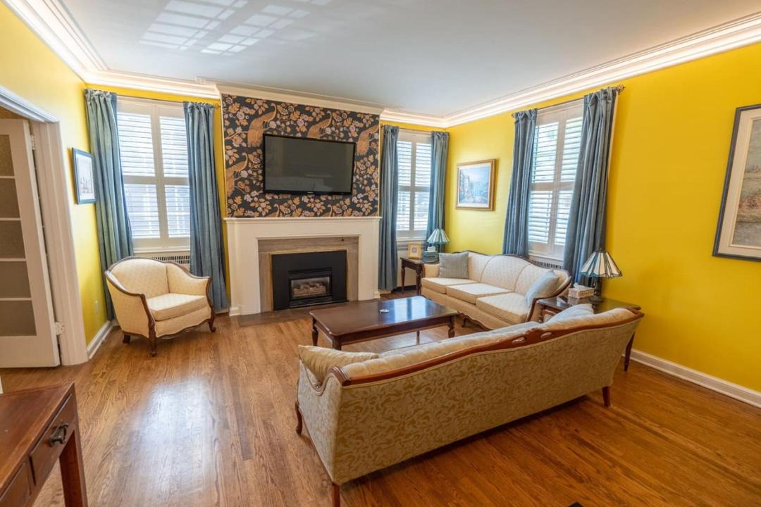 Cornwall House | Cardinal Inn Romantic Room