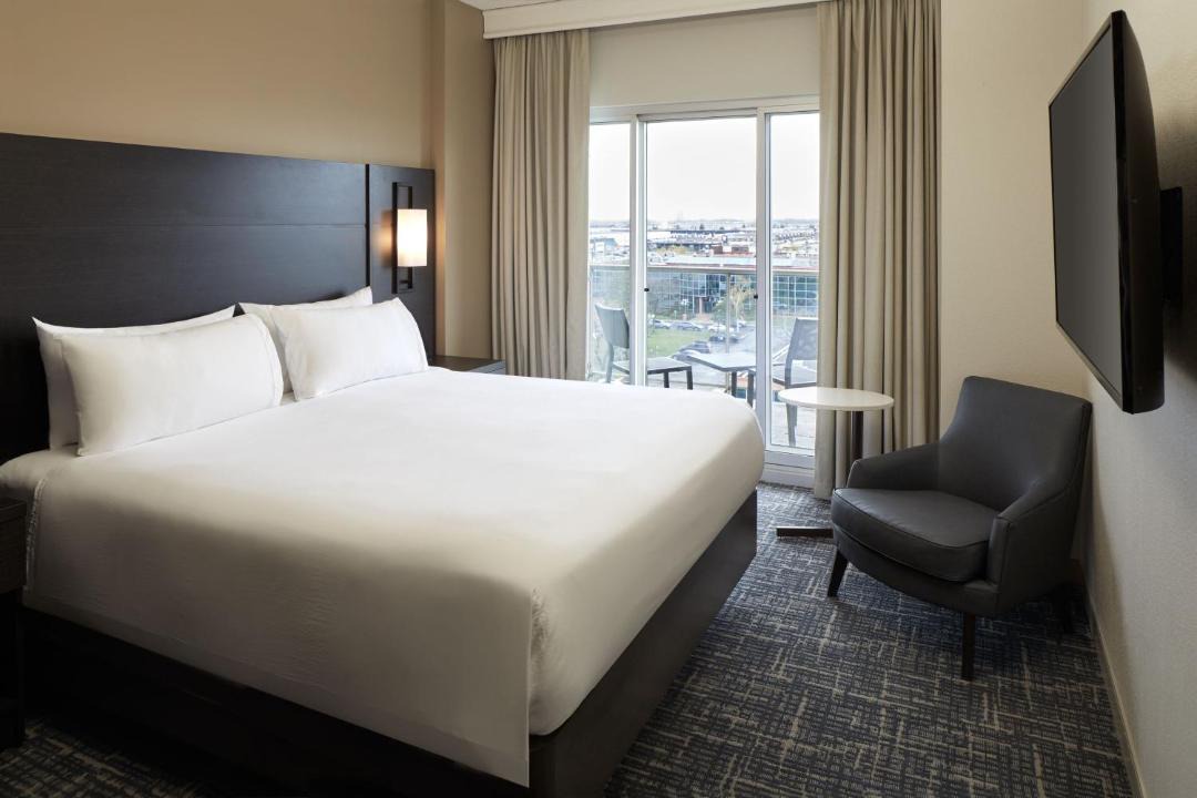 Saint-Laurent Hotel | Residence Inn by Marriott Montreal Airport