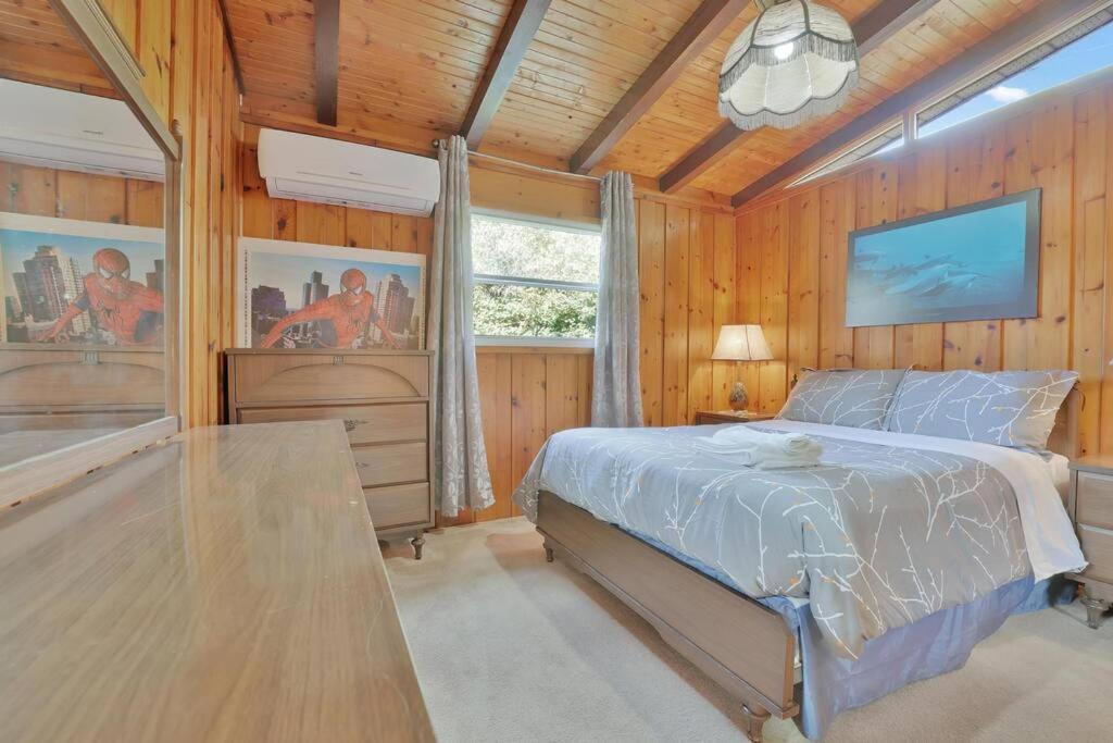 Kirkfield House | Rustic cottage on Canal Lake