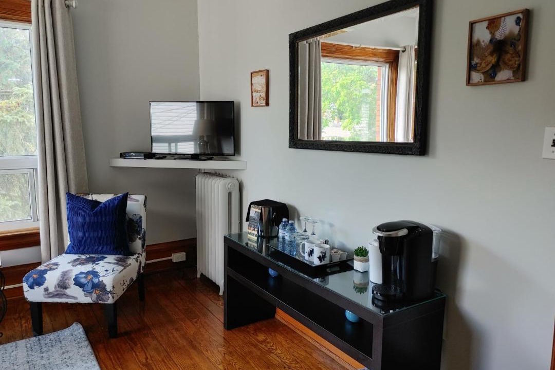 Gananoque Bed & Breakfast | Stonewater Manor B&B