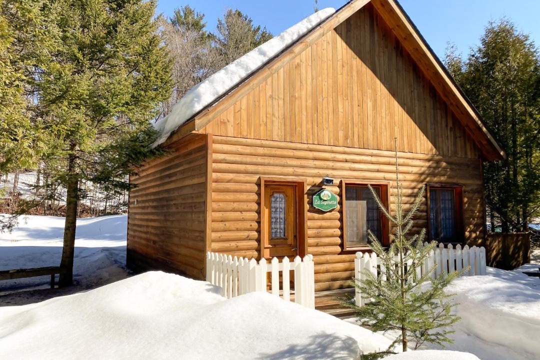 Sainte-Adele Ski Chalet | La Sapinette