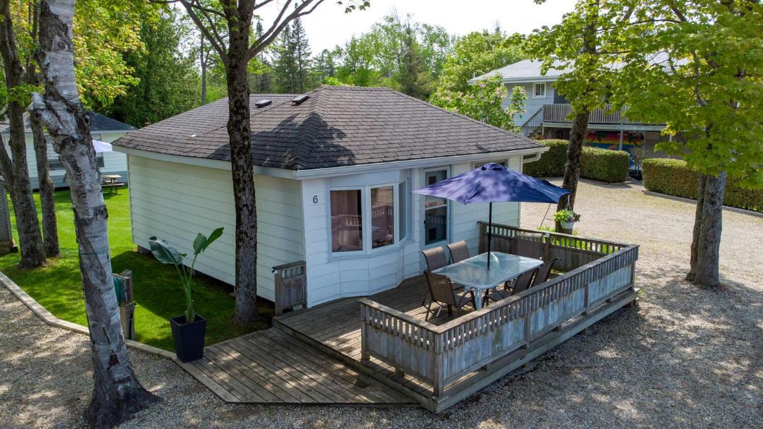 Sauble Beach Hotel | Bel Air Cottages and Motel