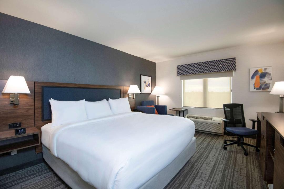 Carleton Place Hotel | Comfort Inn & Suites