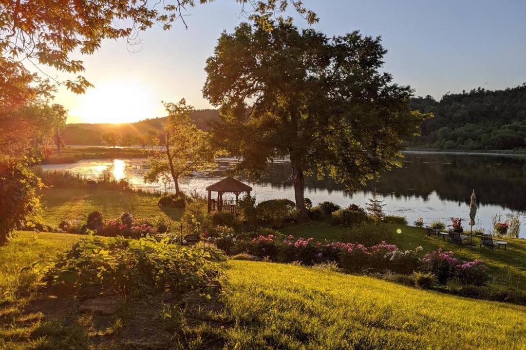 Westport Hotel | The Cove Inn