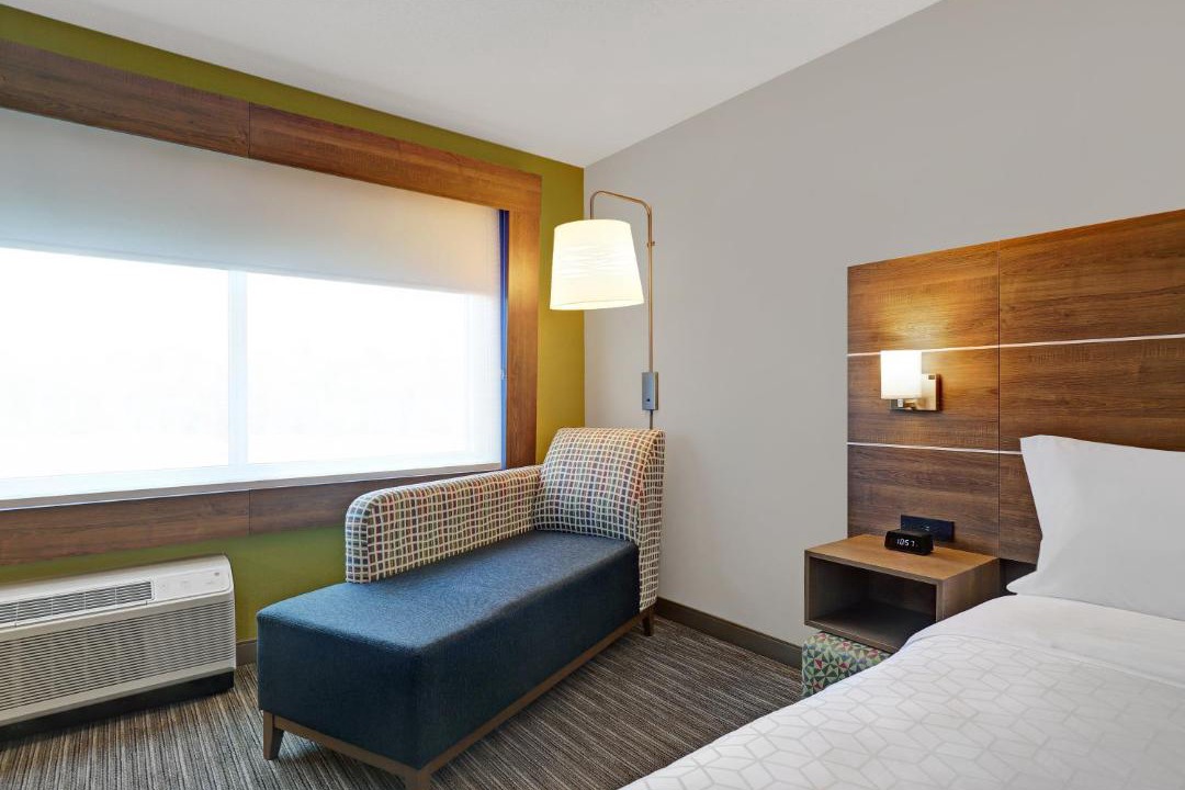 Kingston Hotel | Holiday Inn Express - Kingston West by IHG