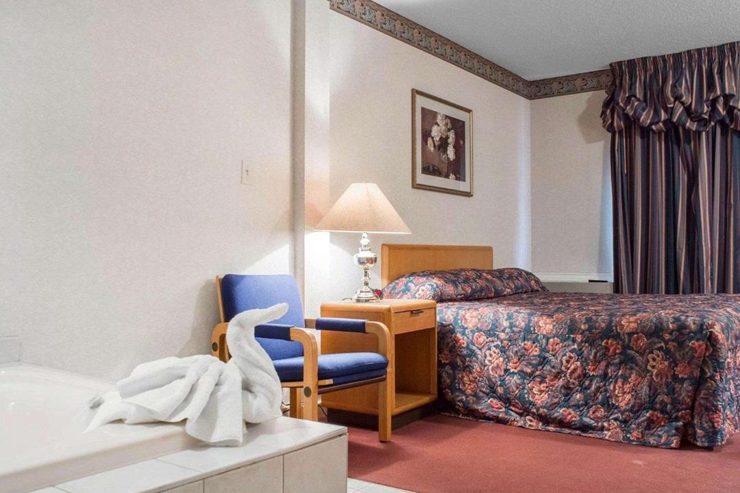 Niagara Falls Cabin | Econo Lodge By the Falls