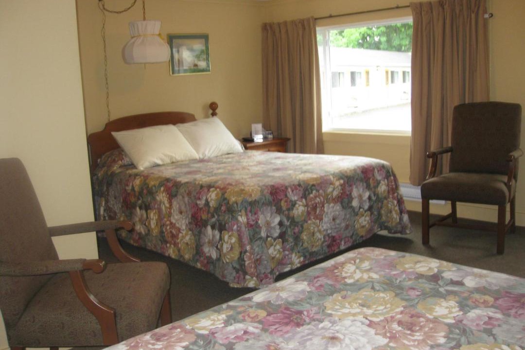 St. Andrews Hotel | Picket Fence Motel