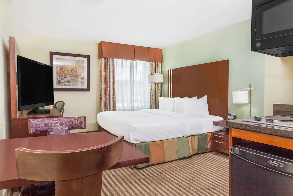 Photo of Bedroom in Carlyle
