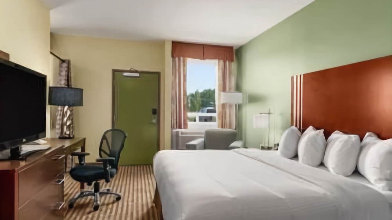 Photo of Bedroom in Carlyle