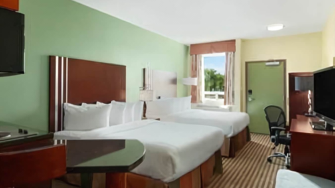 Photo of Bedroom in Carlyle