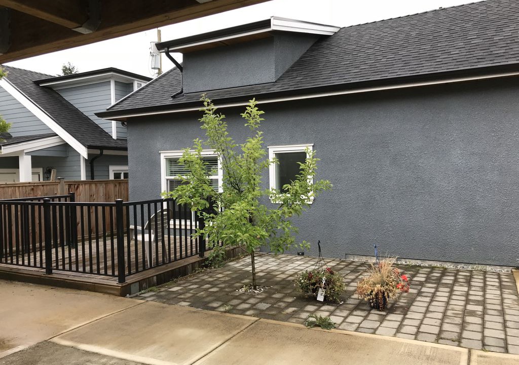 Photo of Buildings in Renfrew-Collingwood