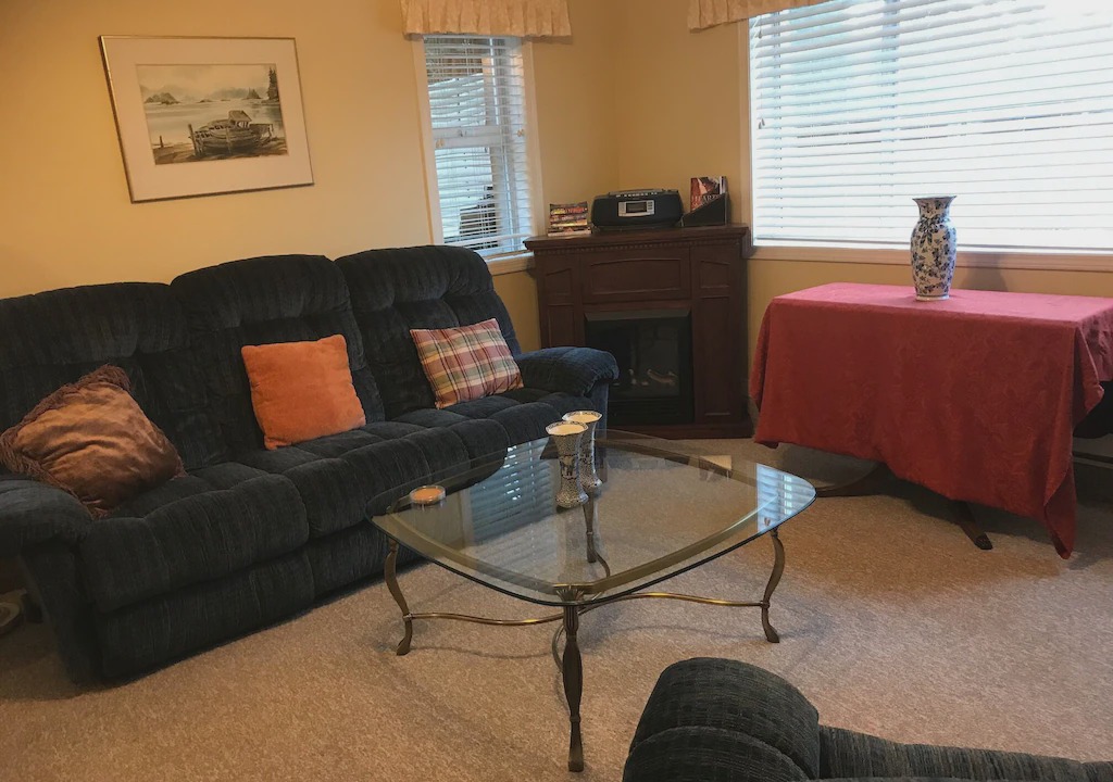 Photo of Livingroom in Cordova Bay