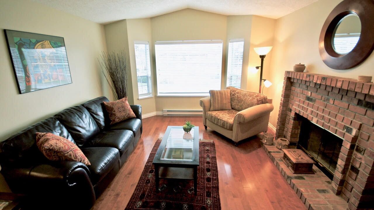 Photo of Livingroom in Saanich West
