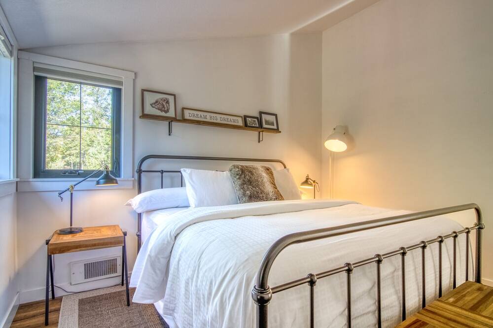 Photo of Bedroom in Invermere