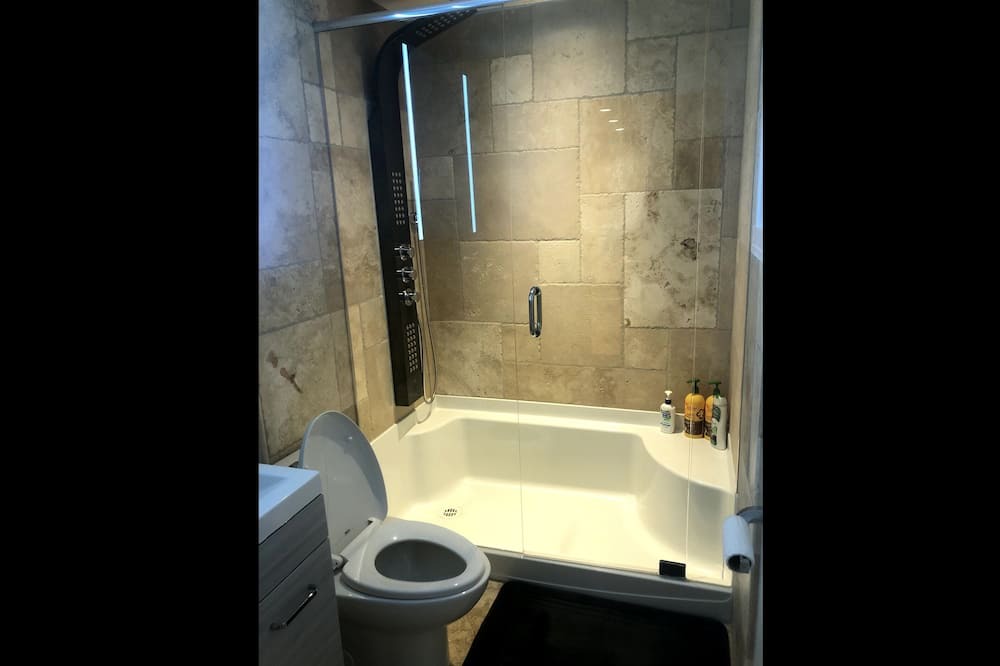 Photo of Bathroom in Saanich West