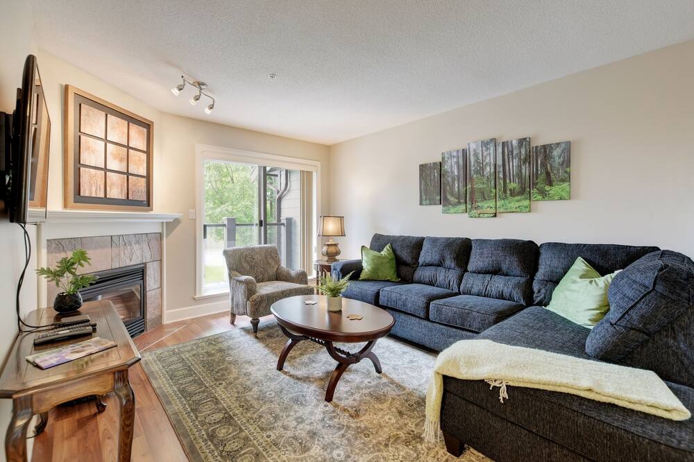 Photo of Livingroom in Royal Bay