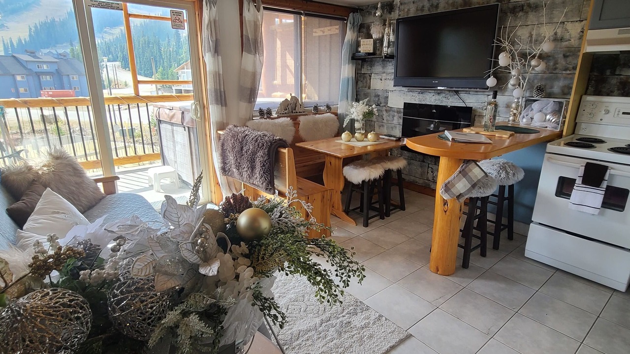 Photo of Livingroom in Apex Mountain