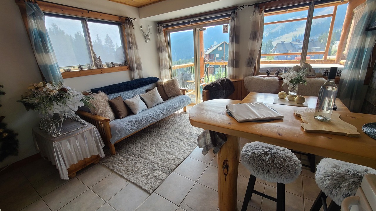 Photo of Livingroom in Apex Mountain