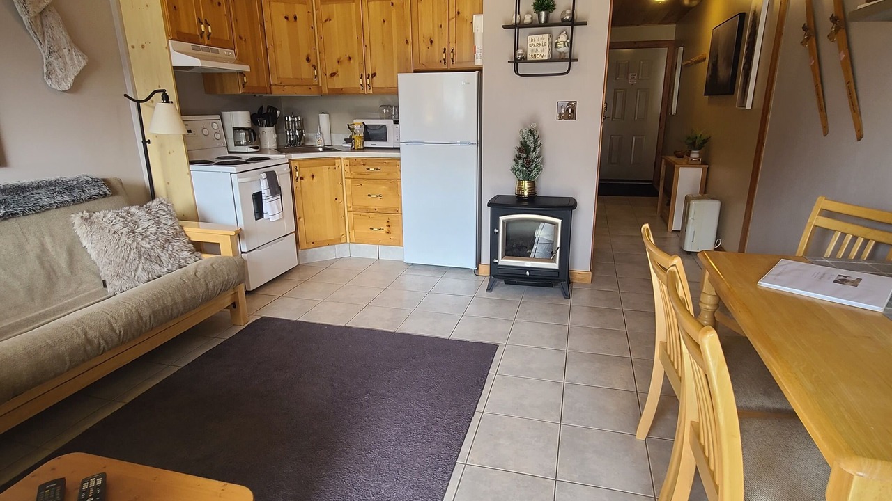 Photo of Livingroom in Apex Mountain