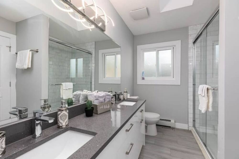 Photo of Bathroom in Delta