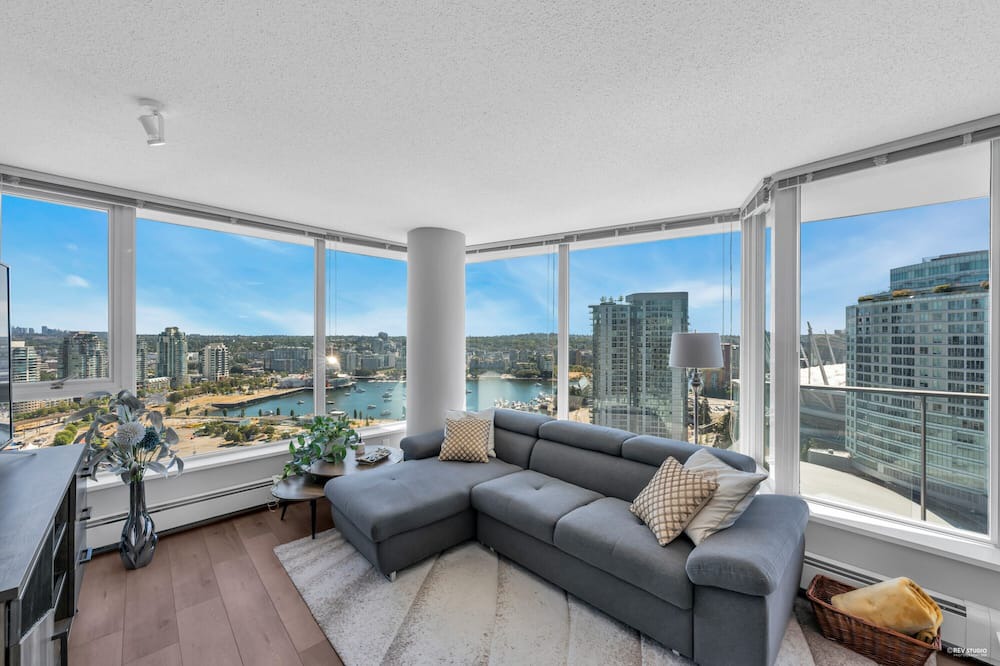 Photo of Livingroom in Crosstown