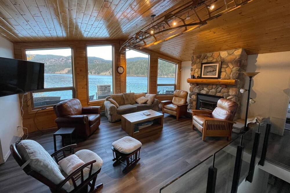Photo of Livingroom in Okanagan-Similkameen