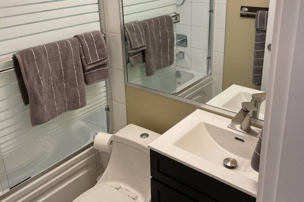 Photo of Bathroom in Sunset