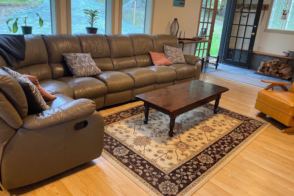Photo of Livingroom in Duncan