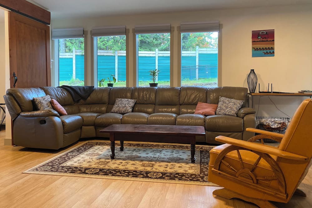 Photo of Livingroom in Duncan