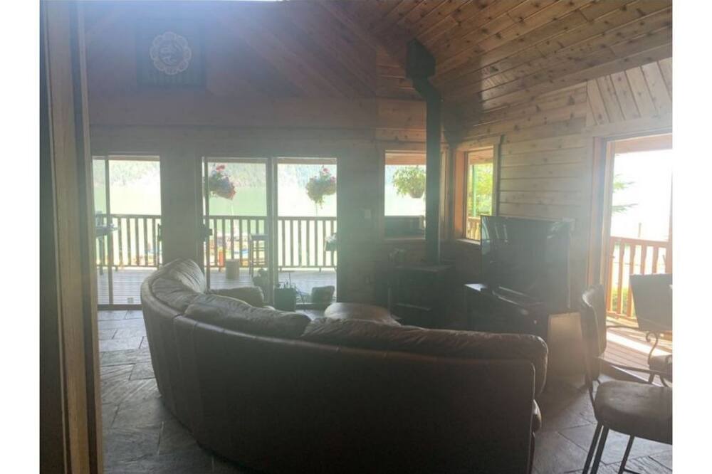 Photo of Livingroom in Pitt Meadows