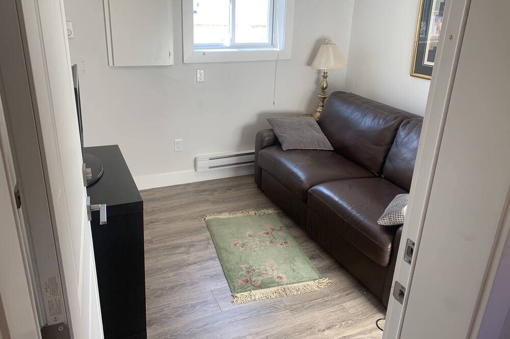 Photo of Livingroom in Riley Park