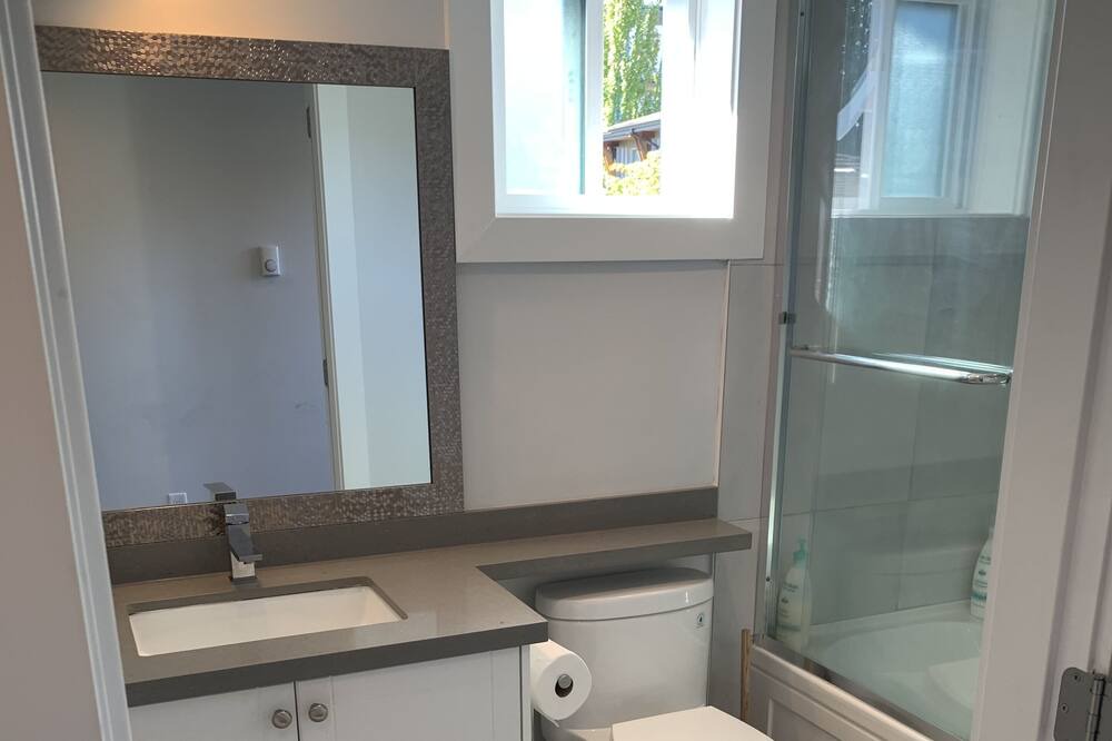 Photo of Bathroom in Riley Park