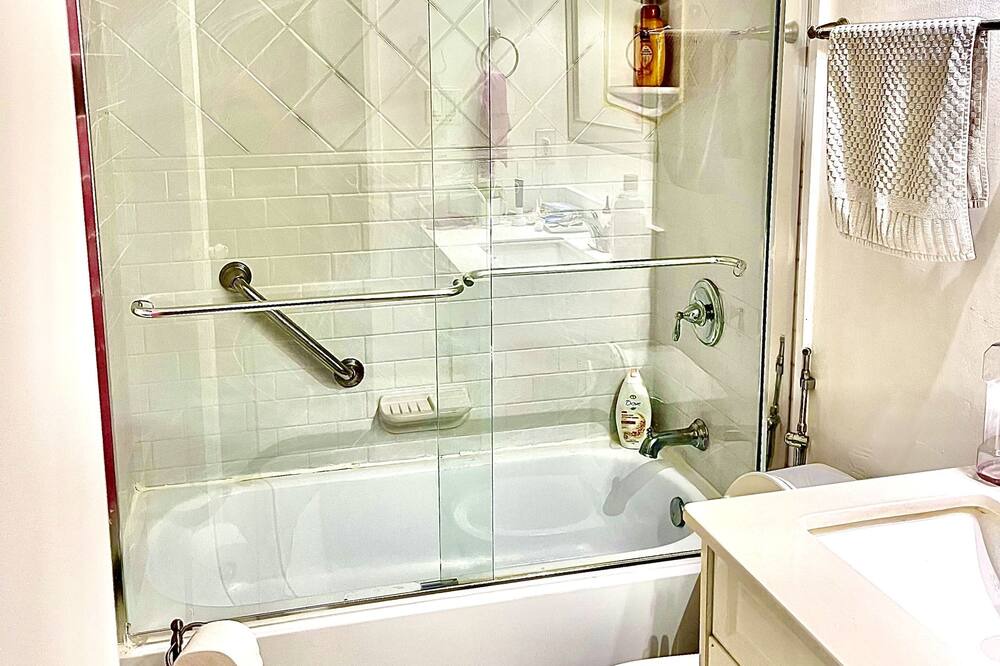 Photo of Bathroom in Northeast Mississauga