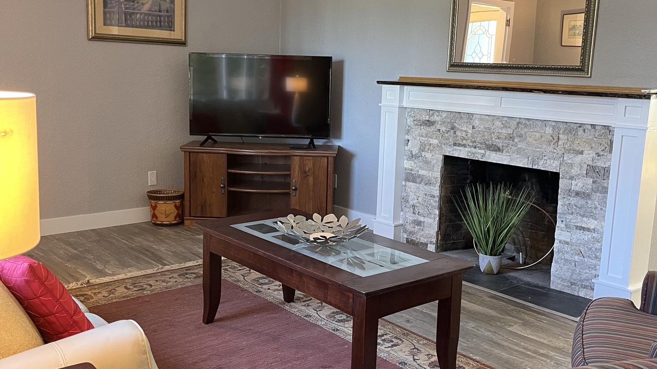 Photo of Livingroom in Saanich West
