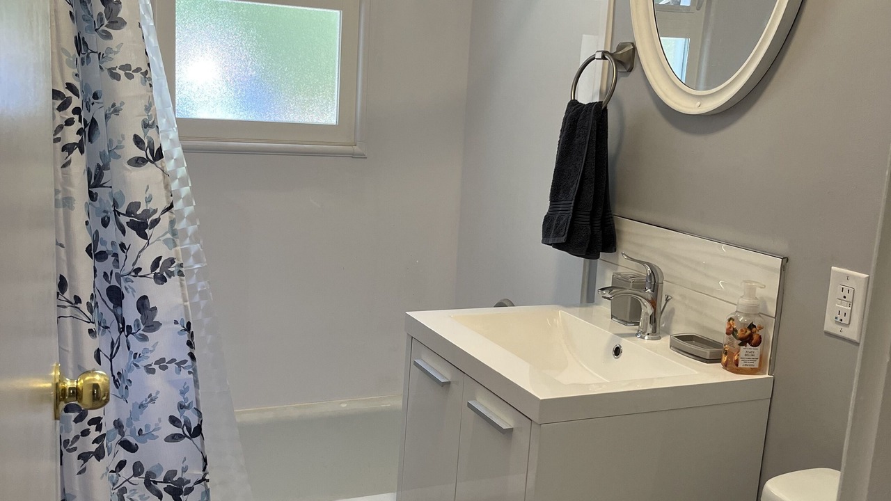 Photo of Bathroom in Saanich West