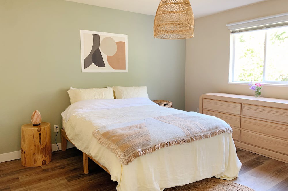 Photo of Bedroom in Davis Bay