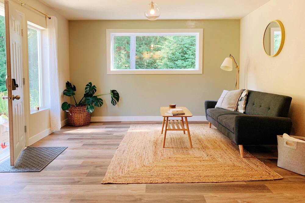 Photo of Livingroom in Davis Bay